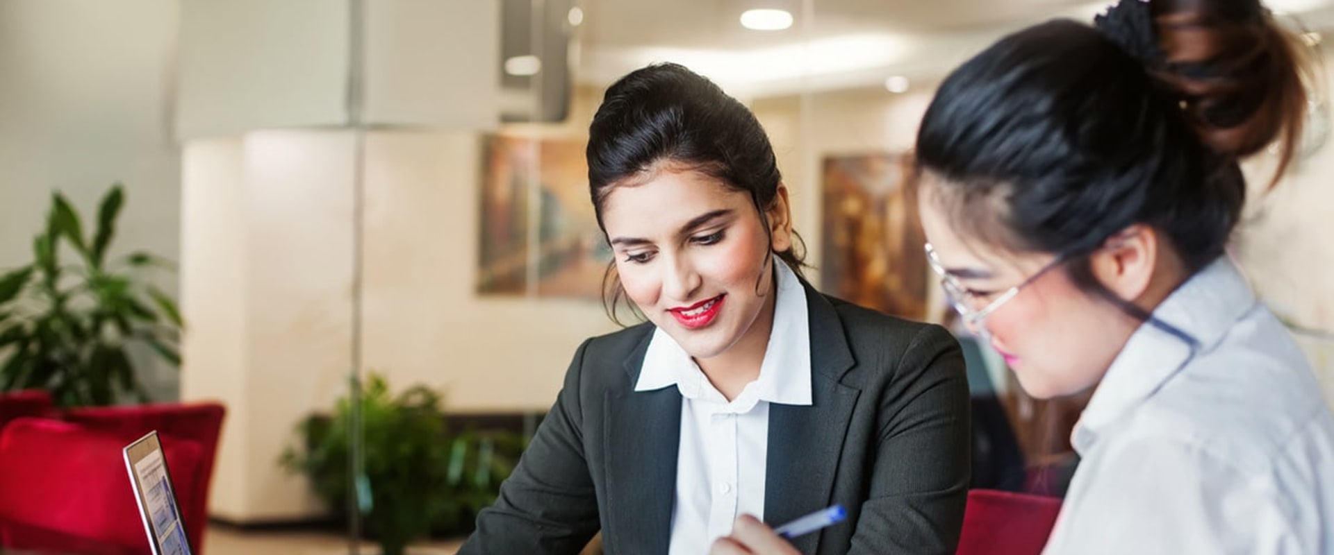 Can lawyers advertise in Canada?